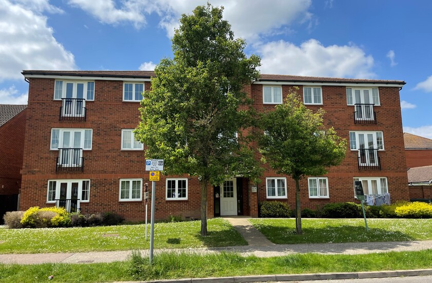2 Bedroom Flat in Cunningham Avenue, HATFIELD