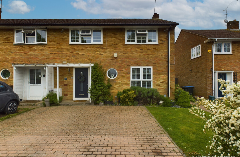 3 Bedroom End of Terrace House in The Commons, Welwyn Garden City
