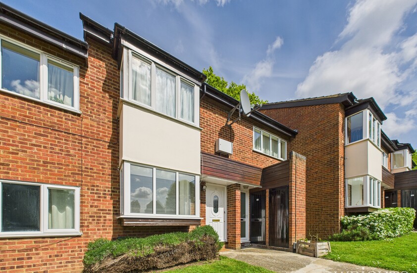 2 Bedroom Ground Floor Maisonette in Lane End, Hatfield