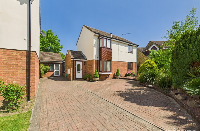 4 Bedroom Detached House in Bader Close, Welwyn Garden City