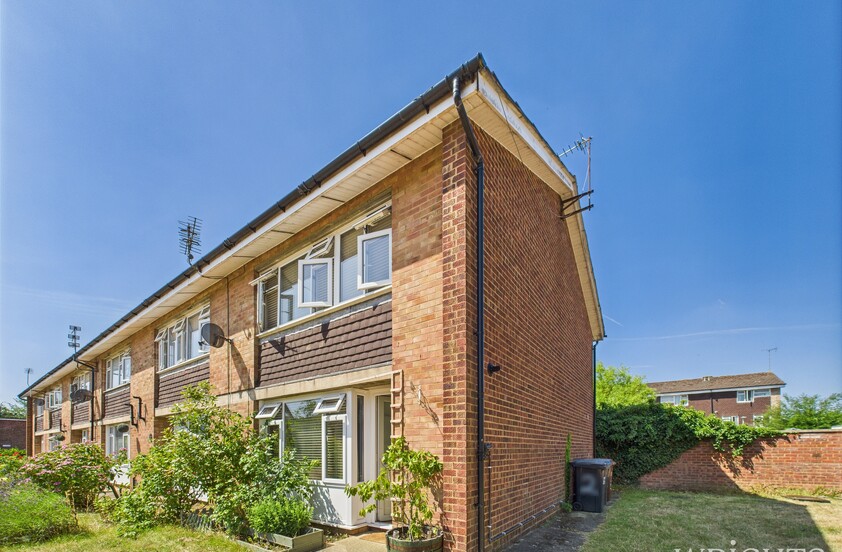 3 Bedroom End of Terrace House in Wood Common, Hatfield