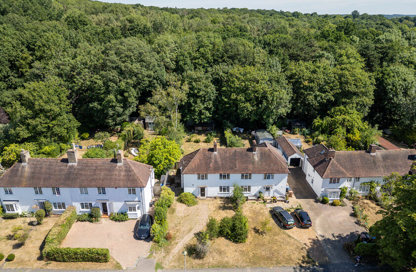 3 Bedroom Semi-Detached House in Brockswood Lane, Welwyn Garden City