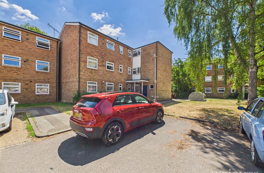 2 Bedroom Flat in Kingscroft, Welwyn Garden City