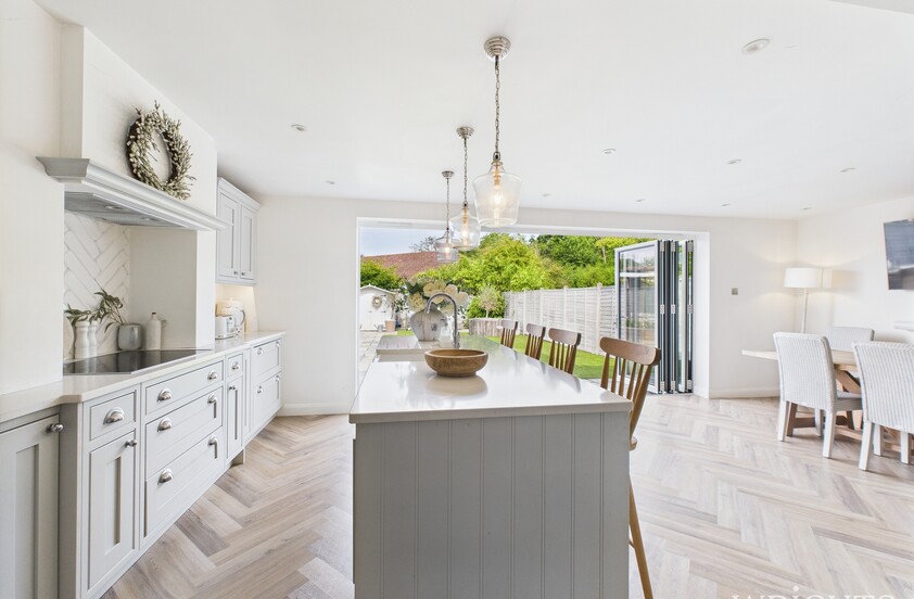 4 Bedroom Terraced House in The Commons, Welwyn Garden City
