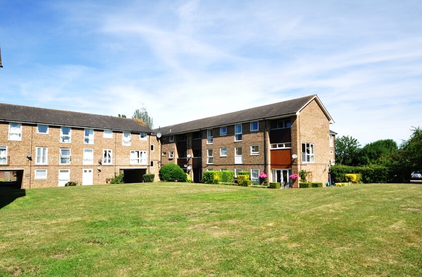 2 bedroom Maisonette - JORDANS, WELWYN GARDEN CITY.