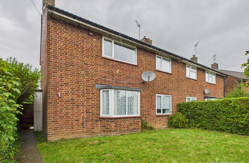 3 Bedroom Semi-Detached House in Cornerfield, Hatfield