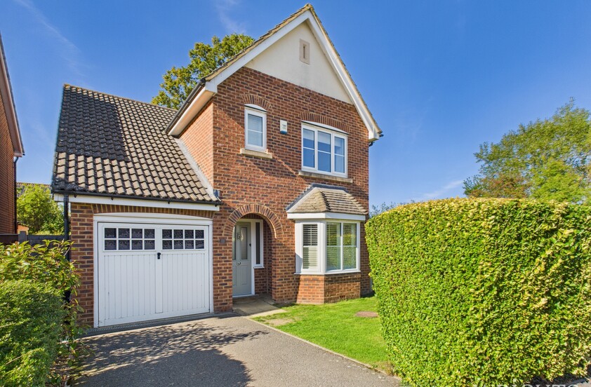 3 Bedroom Detached House in Great Braitch Lane, Hatfield