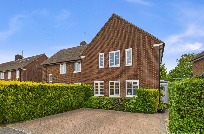 3 Bedroom Semi-Detached House in Great Ley, Welwyn Garden City