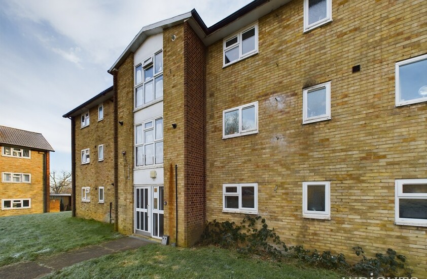 2 bedroom Ground Floor Flat - HARWOOD HILL, WELWYN GARDEN CITY