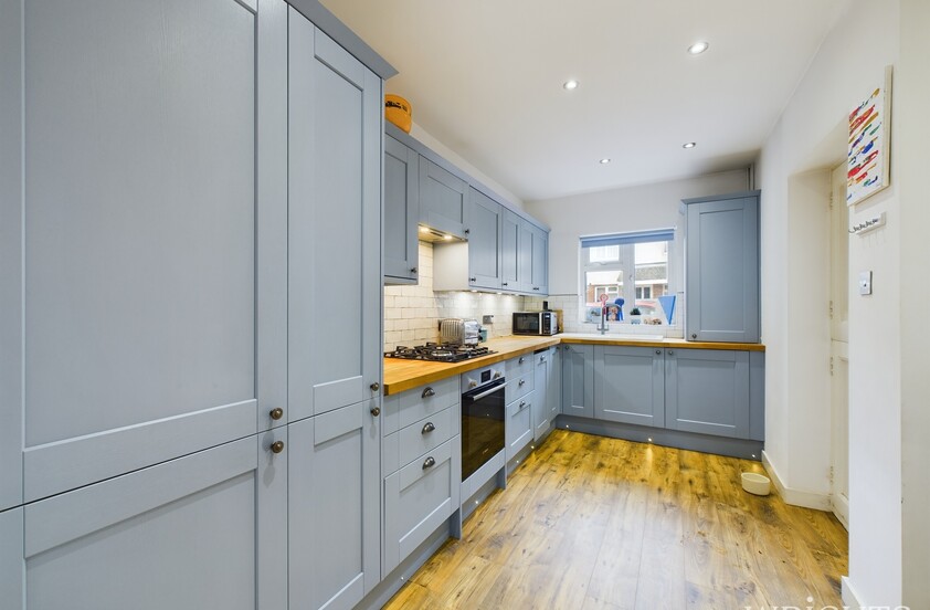 2 Bedroom Terraced House in Burnham Green Road, Welwyn