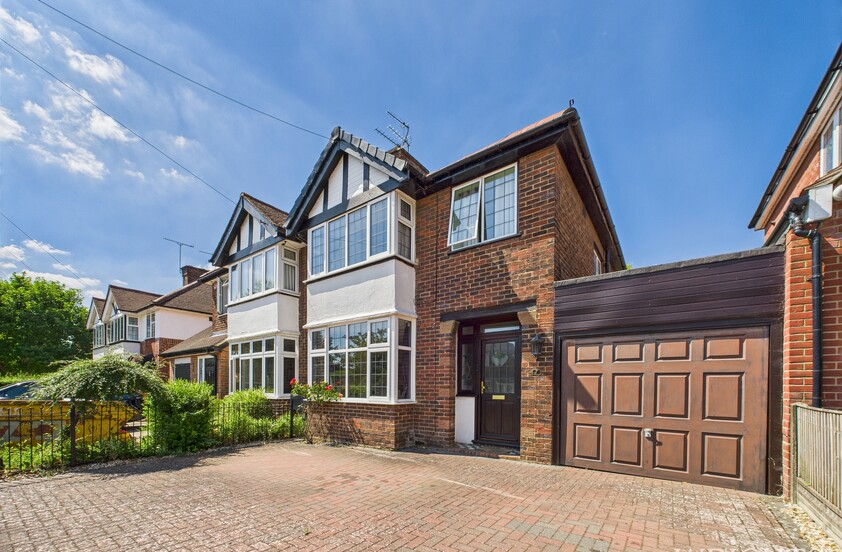3 Bedroom Semi-Detached House in Selwyn Crescent, Hatfield