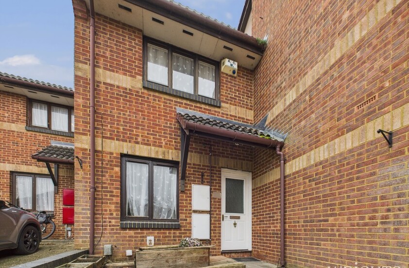 2 bedroom Mid Terraced House - Hatfield, Hertfordshire