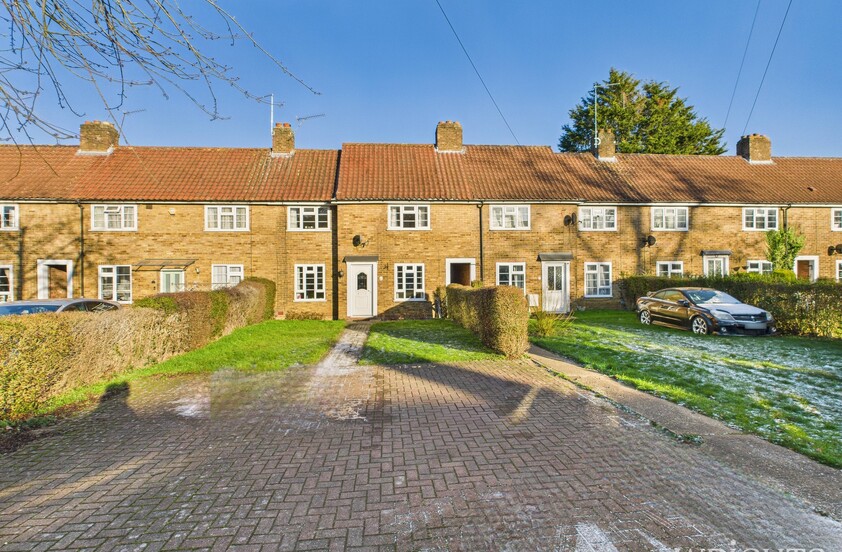 3 Bedroom Terraced House in Heronswood Road, Welwyn Garden City