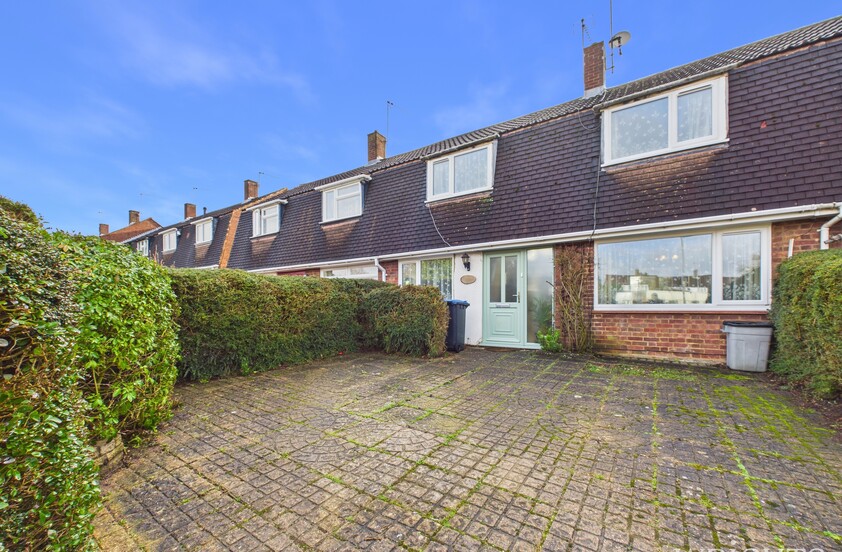 3 Bedroom Terraced House in Coppice Close, Hatfield