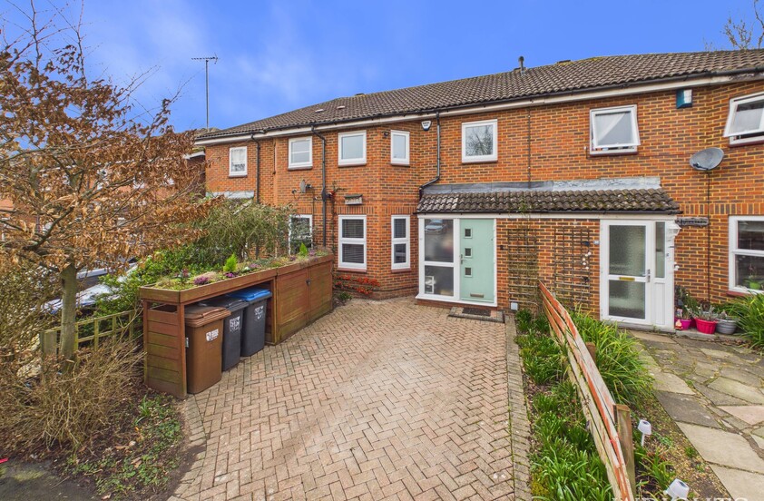 3 Bedroom Terraced House in Broadwater Crescent, WELWYN GARDEN CITY