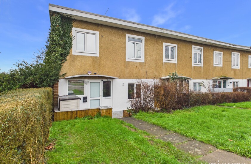 3 Bedroom End of Terrace House in Bishops Rise, Hatfield