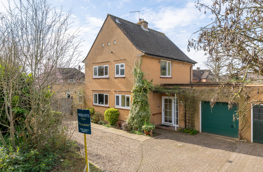 5 Bedroom Detached House in Honeycroft, Welwyn Garden City