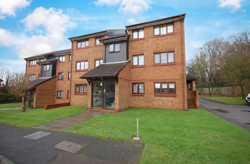 2 bedroom Flat - Tudor Close, Hatfield
