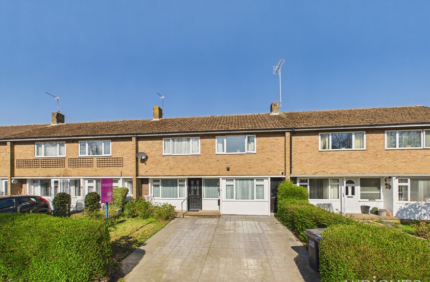 3 Bedroom Terraced House in Little Ganett, Welwyn Garden City