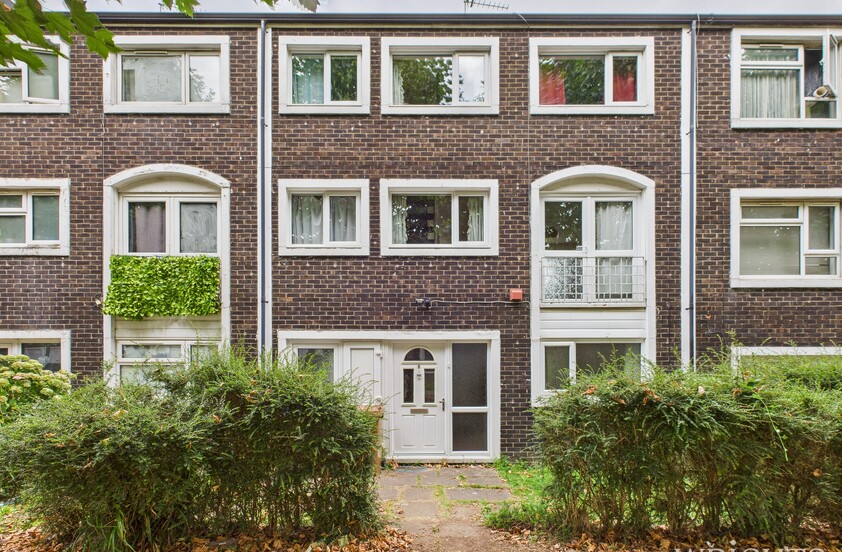 3 Bedroom Town House in Scholars Walk, Hatfield