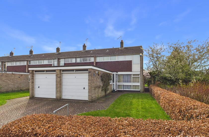 3 Bedroom End of Terrace House in Daniells, Welwyn Garden City
