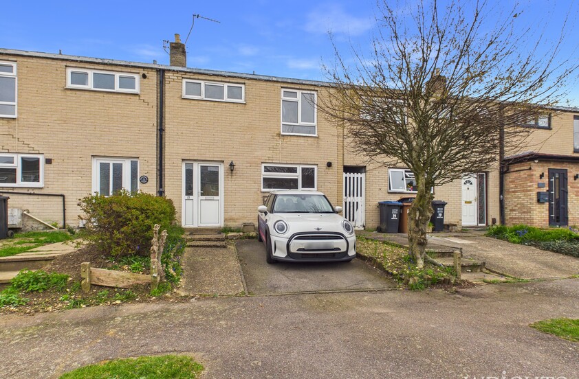 3 Bedroom Terraced House in Deerswood Avenue, Hatfield