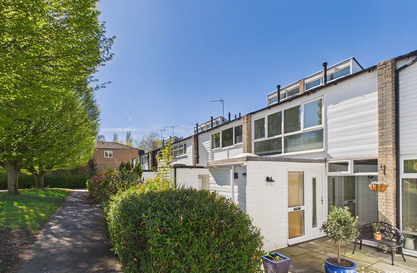 3 Bedroom Terraced House in The Moors, Welwyn Garden City