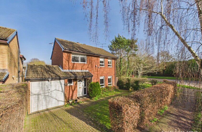 4 Bedroom Detached House in Forresters Drive, Welwyn Garden City