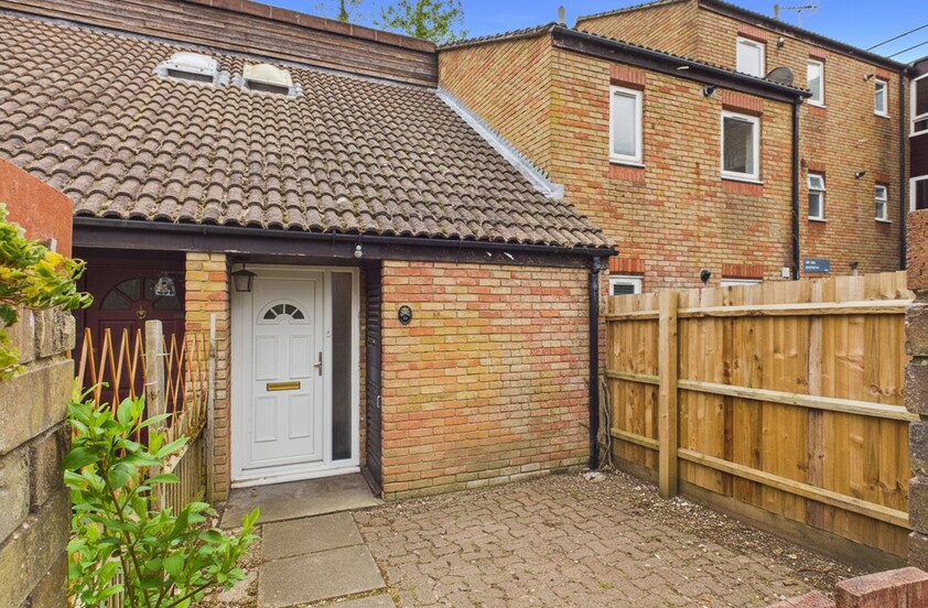 2 Bedroom Maisonette in Baron Court, Stevenage