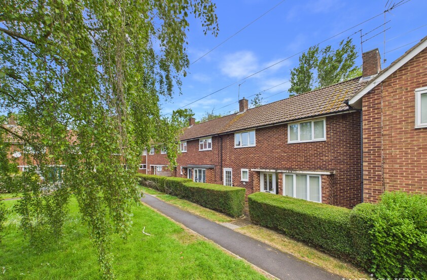 3 Bedroom Terraced House in Bushey Ley, Welwyn Garden City