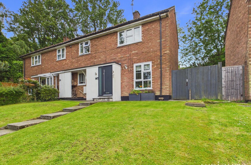 3 Bedroom Semi-Detached House in Greenfield, Welwyn Garden City