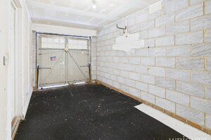 52084205.jpg