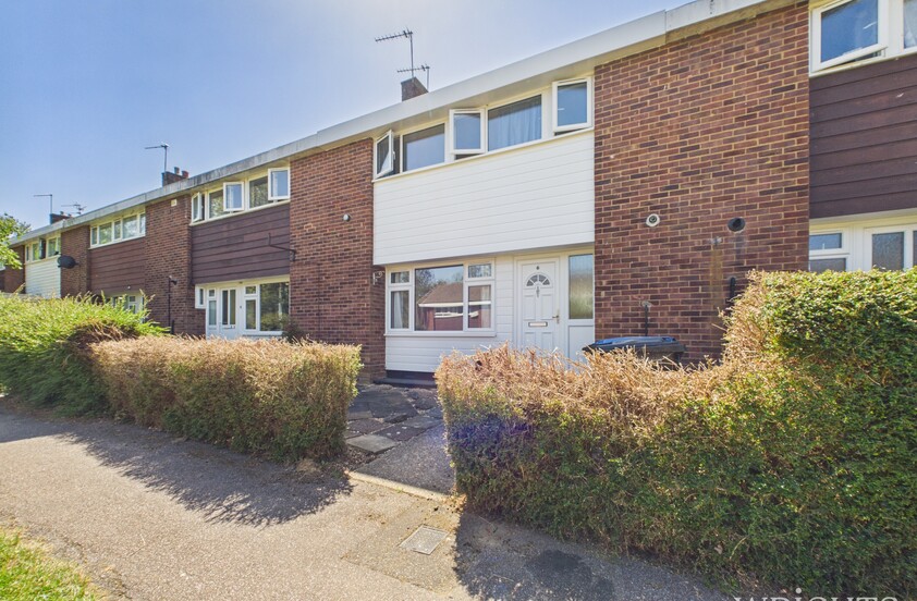 3 Bedroom Terraced House in Linnet Walk, Hatfield