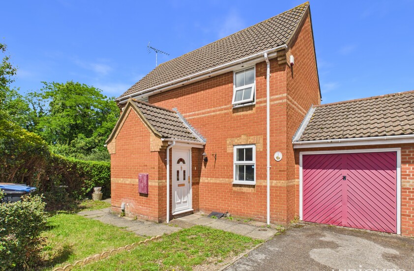 3 Bedroom Link Detached House in Cooks Way, Hatfield