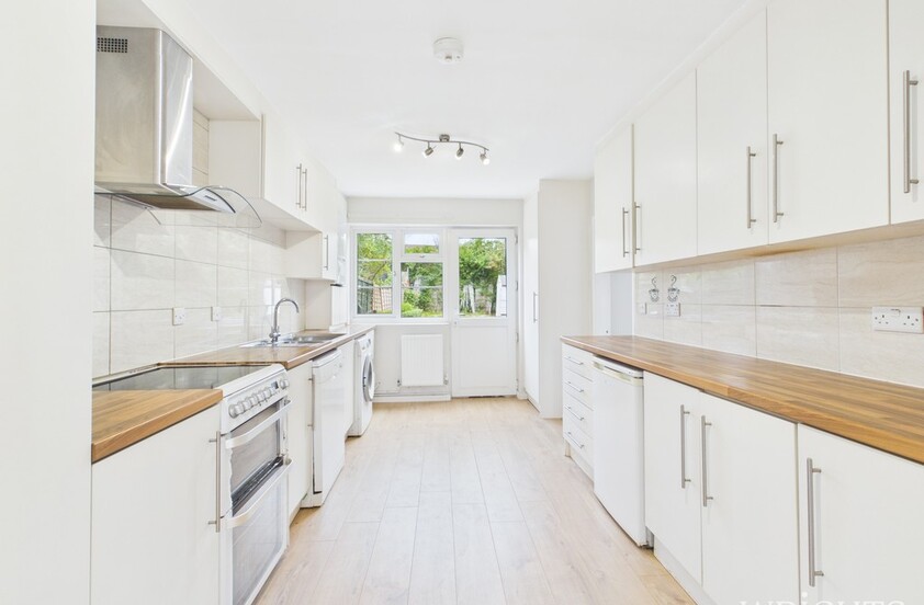 3 bedroom Mid Terraced House - Caponfield, Welwyn Garden City