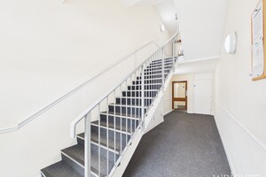 57705326.jpg