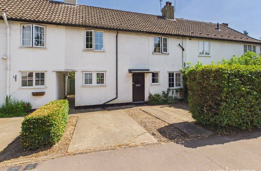 3 Bedroom Terraced House in Handside Lane, Welwyn Garden City