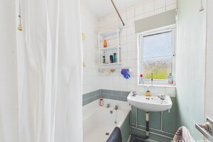57960640.jpg