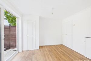 58075020.jpg