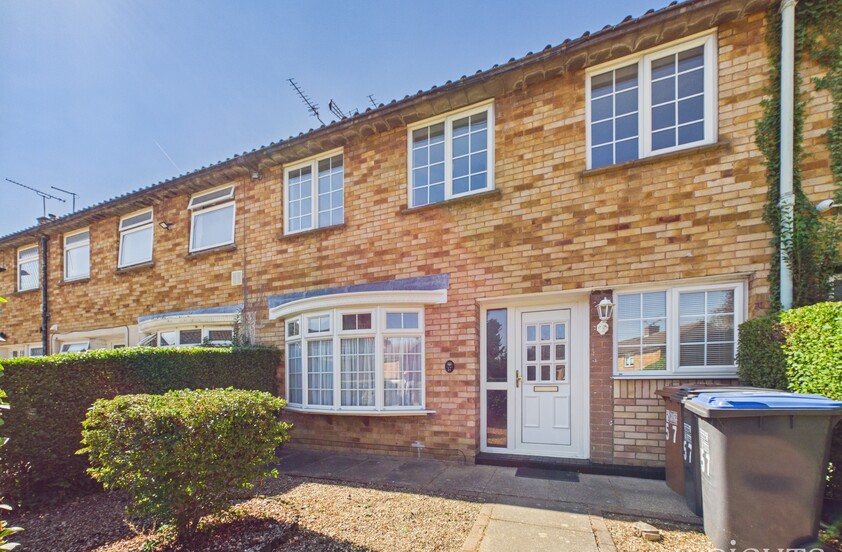 3 Bedroom Terraced House in Cherry Way, Hatfield