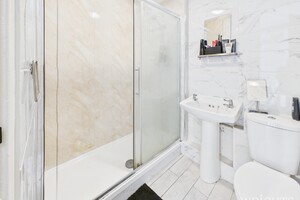 58103981.jpg