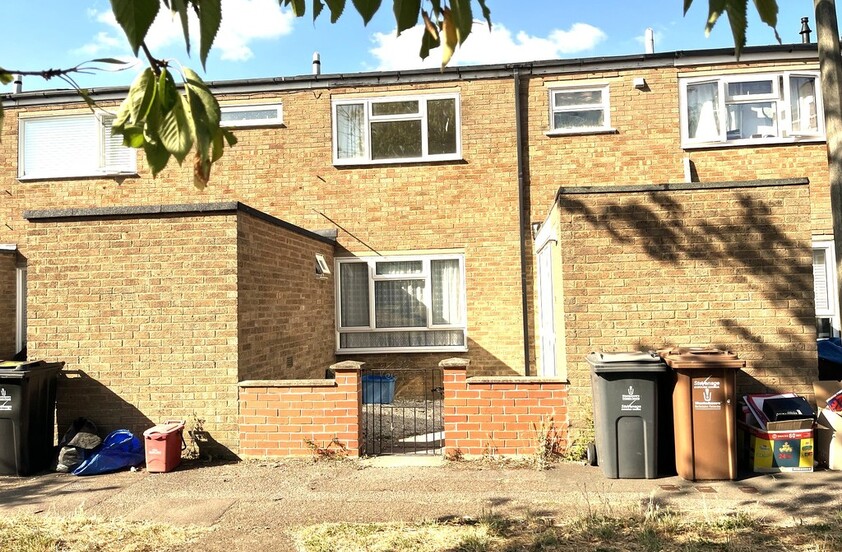 3 bedroom Mid Terraced House - Coventry Close, Stevenage