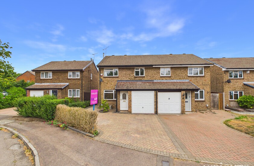 3 Bedroom Semi-Detached House in Forresters Drive, Welwyn Garden City