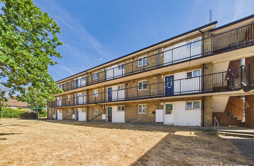 1 Bedroom Flat in Feather Dell, Hatfield