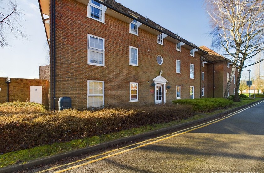 1 bedroom Ground Floor Flat - The Cloisters, Welwyn Garden City