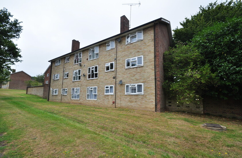 2 bedroom Flat - HARWOOD HILL, WELWYN GARDEN CITY.