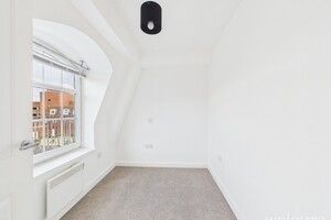 57191455.jpg
