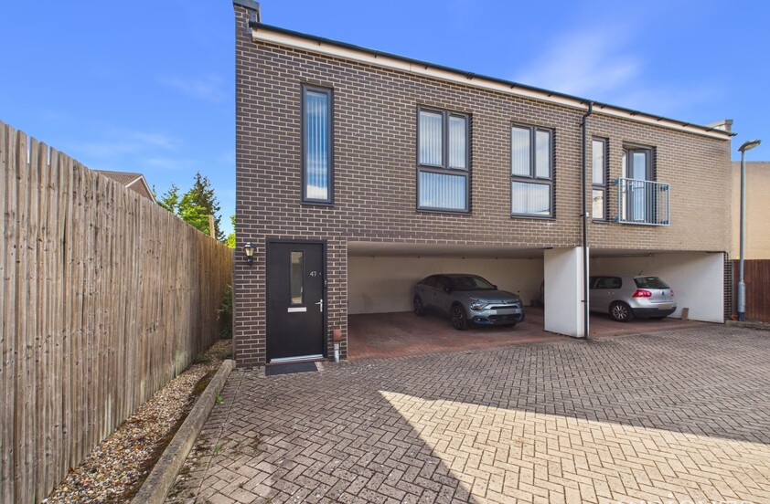 2 Bedroom Coach House in Penn Way, Welwyn Garden City