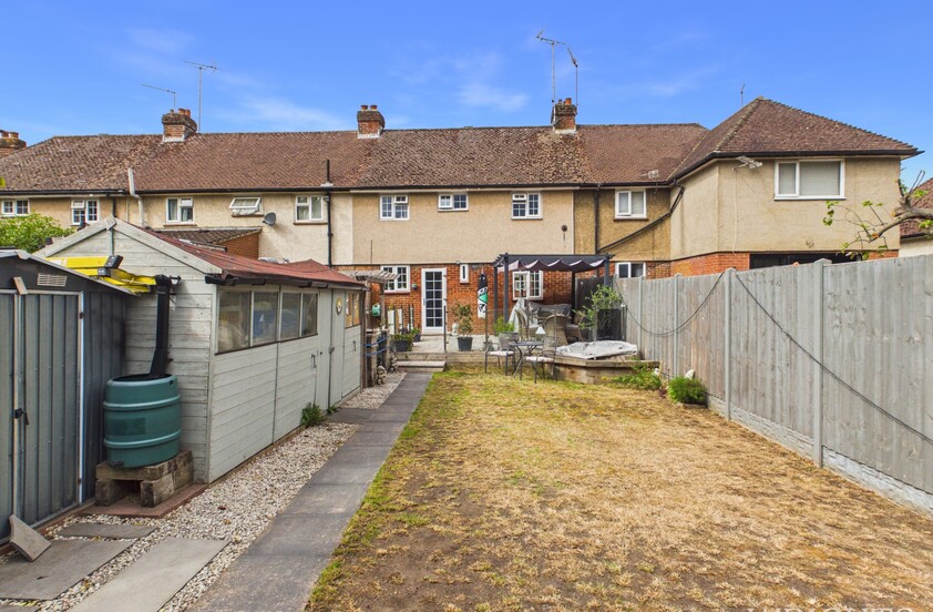 3 Bedroom Terraced House in Broomfield Road, Welwyn