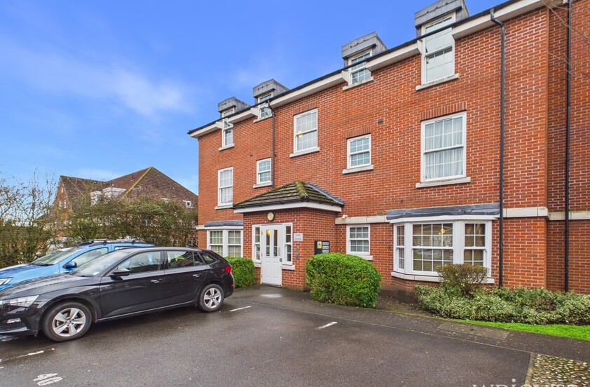 2 bedroom Apartment - Merrifield Court, Welwyn Garden City